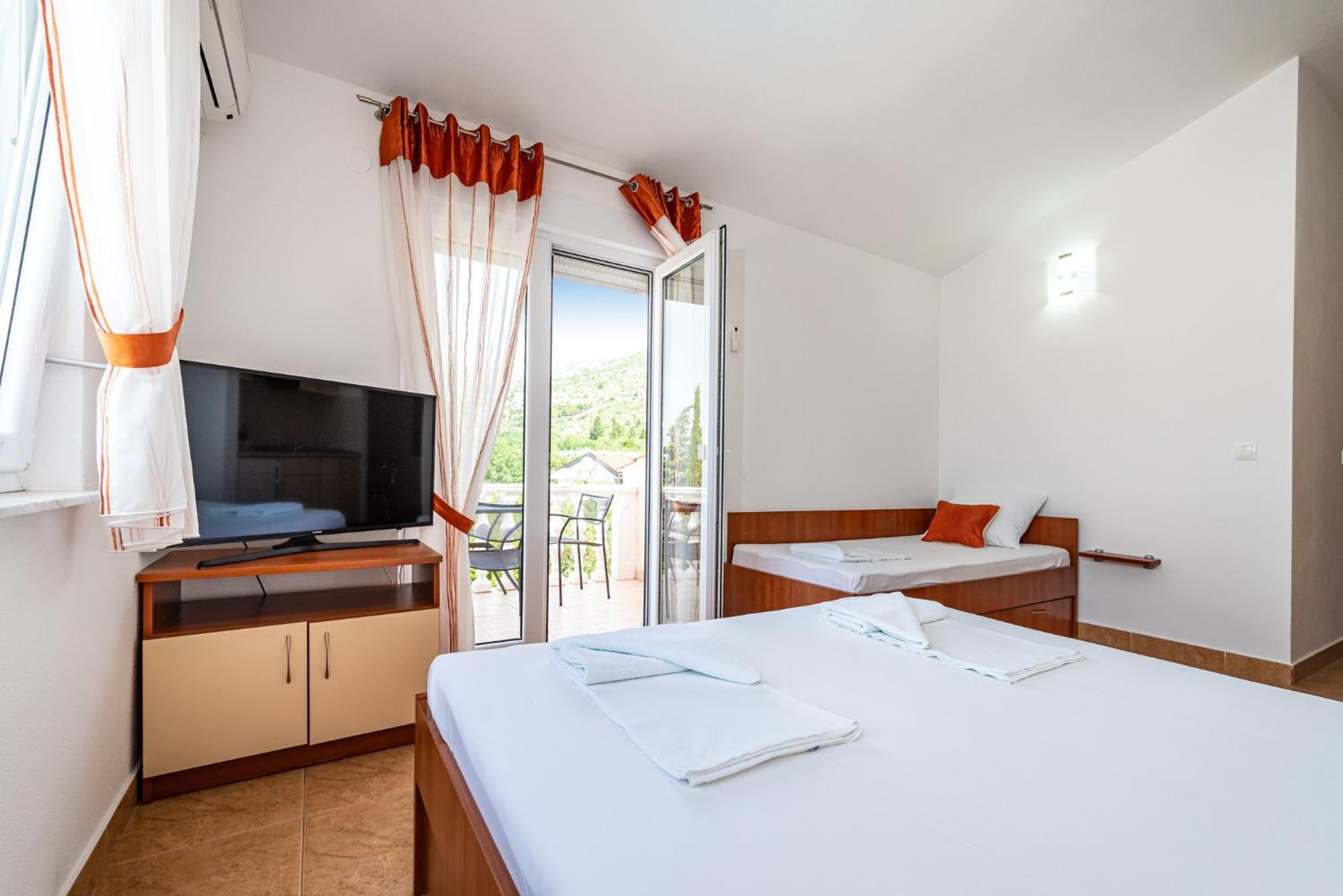 Apartments Prkacin 2 Starigrad Paklenica Bagian luar foto
